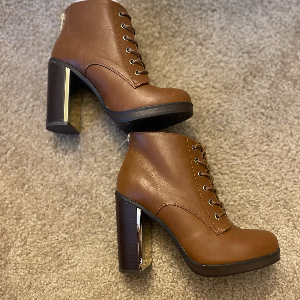Super cute brown leather ankle boots